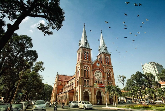 Nhà thờ Đức Bà Sài Gòn - các địa điểm vui chơi tphcm nổi tiếng